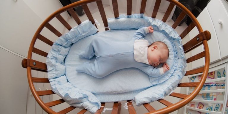 Berceau bébé pliable: indispensable pour voyager en 2022