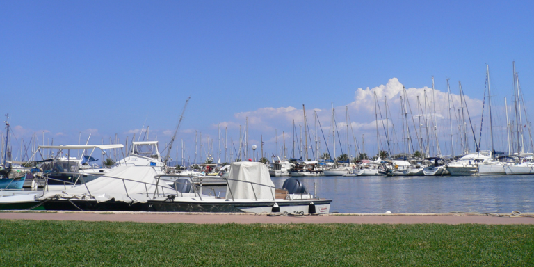 Où se garer pour prendre le bateau pour Porquerolles ?