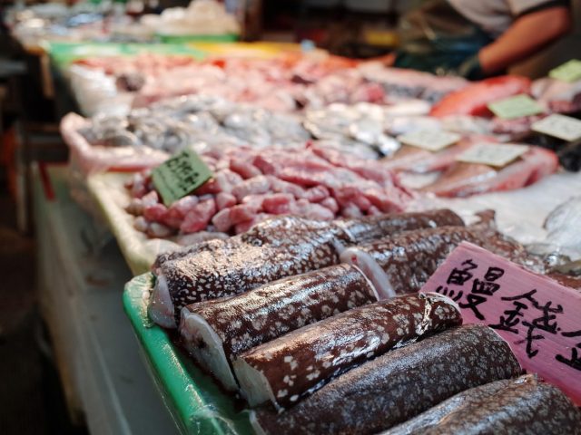 Où acheter des fruits de mer locaux près de la plage